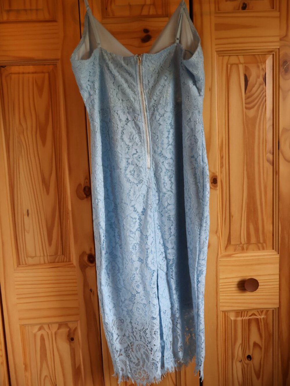 PrettyLittleThing Pale Blue Lace Midi Dress - Picture 4 of 5